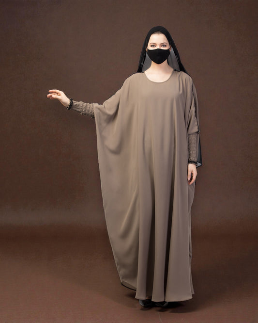 Free Size kaftan with long elasticated sleeves.