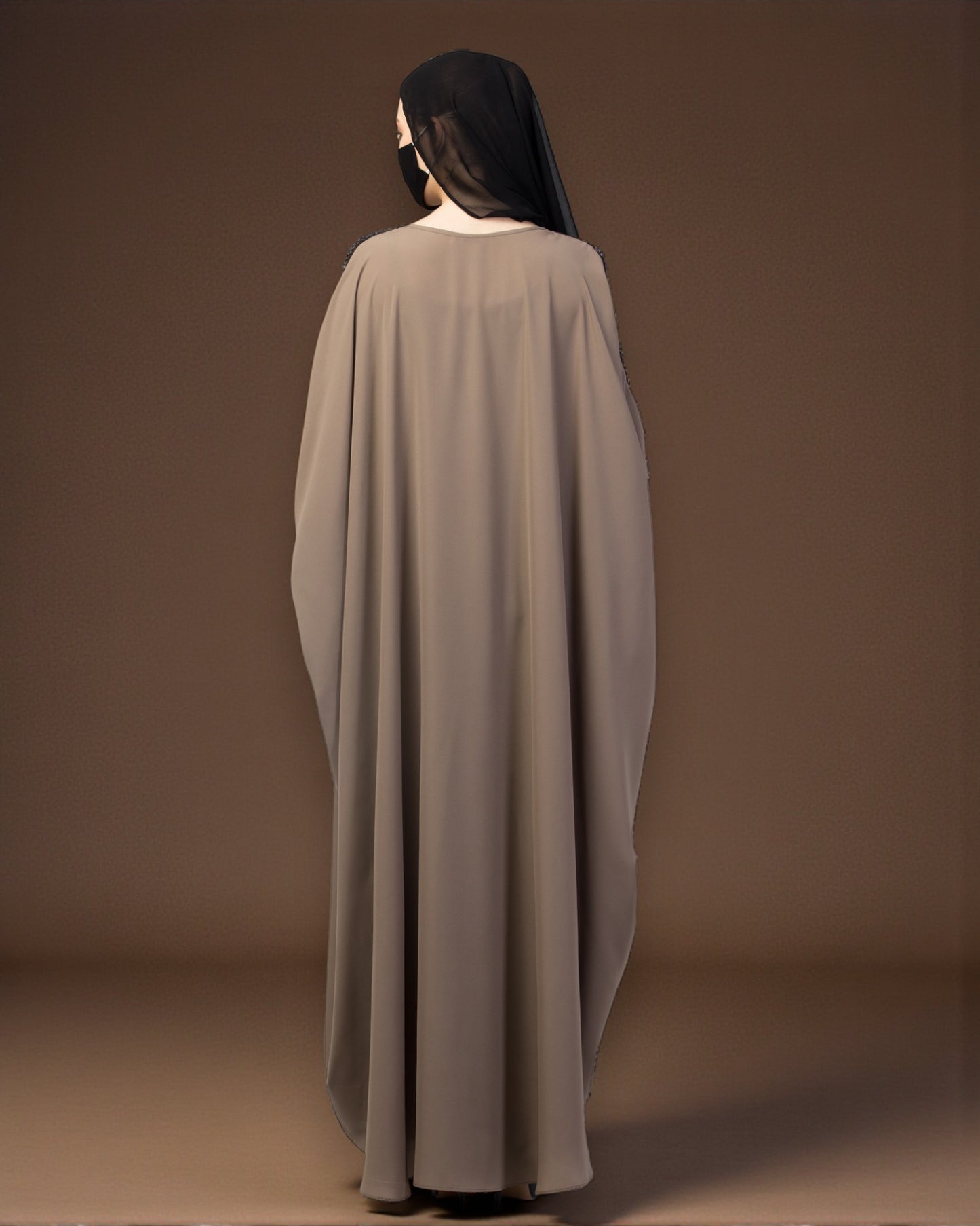 Free Size kaftan with long elasticated sleeves.