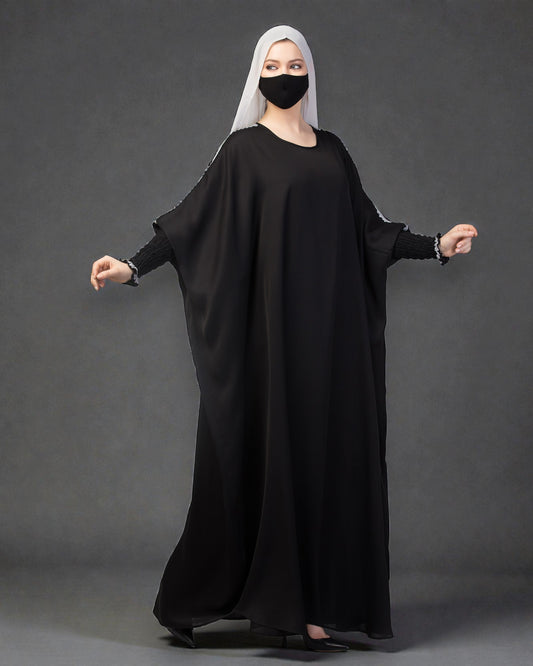 Free Size kaftan with long elasticated sleeves.