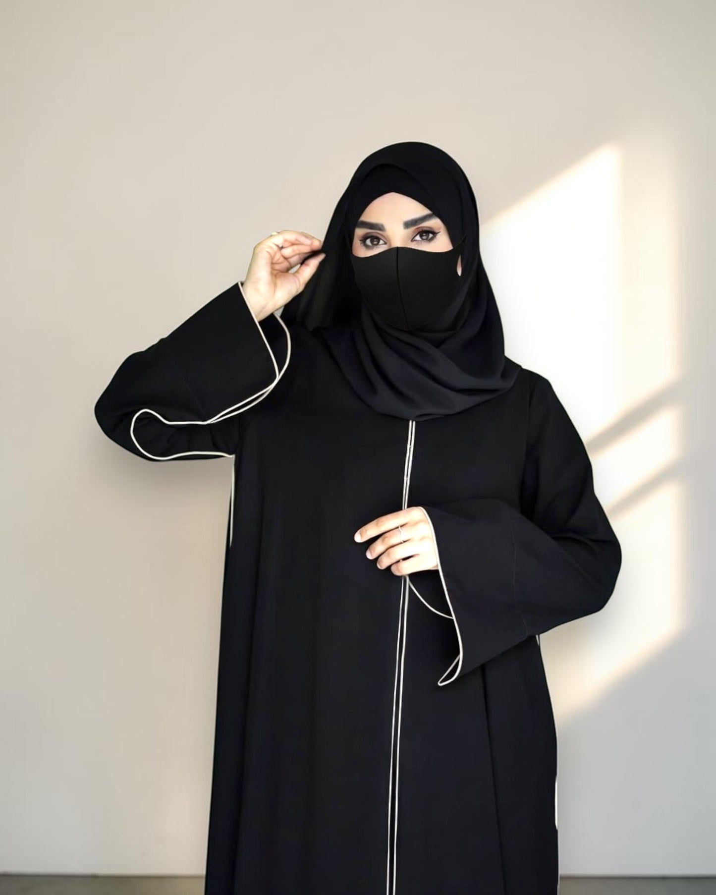 Abaya With Contrast Piping