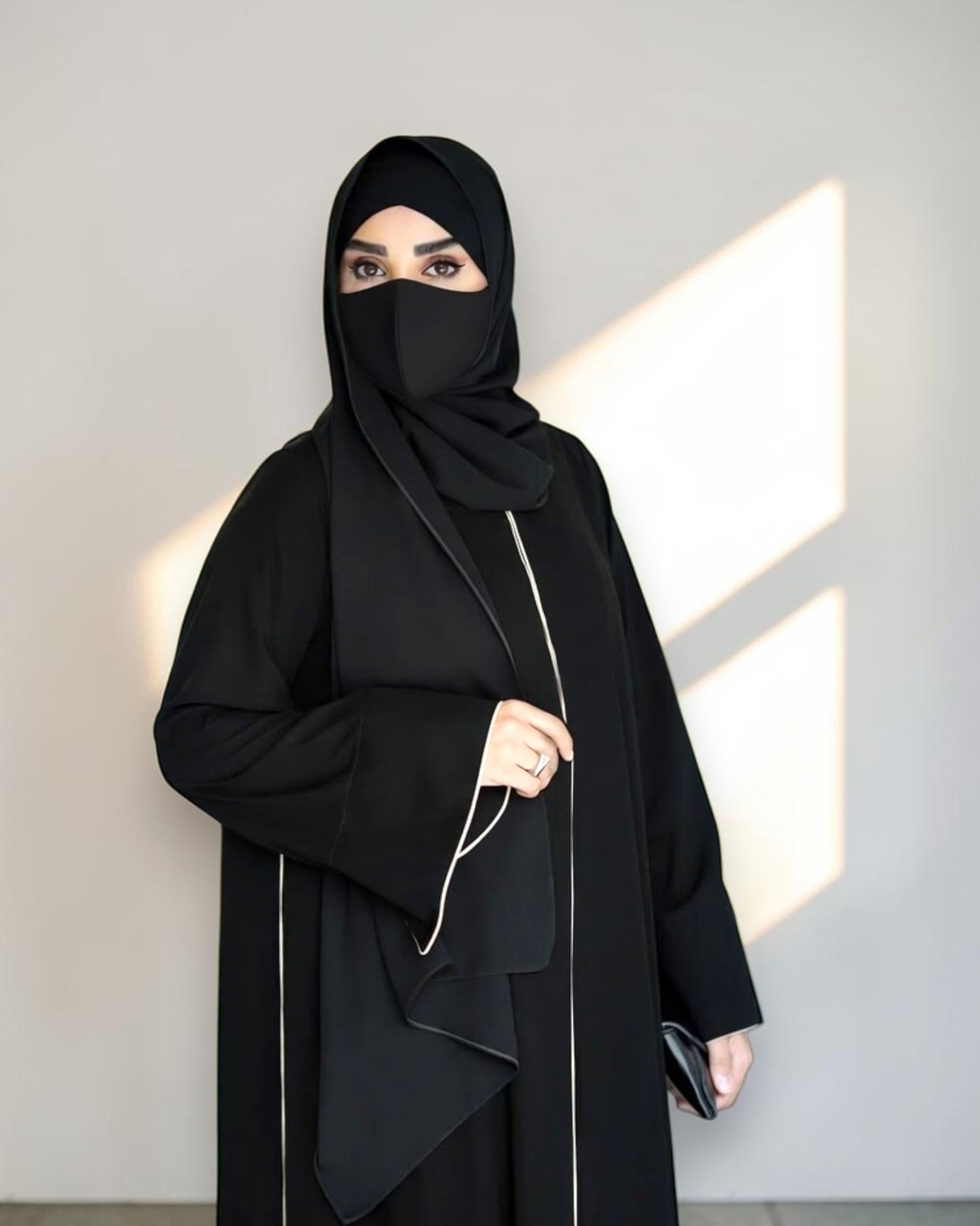 Abaya With Contrast Piping