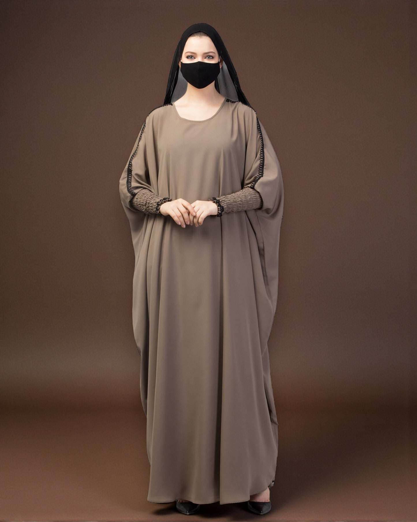 Free Size kaftan with long elasticated sleeves.