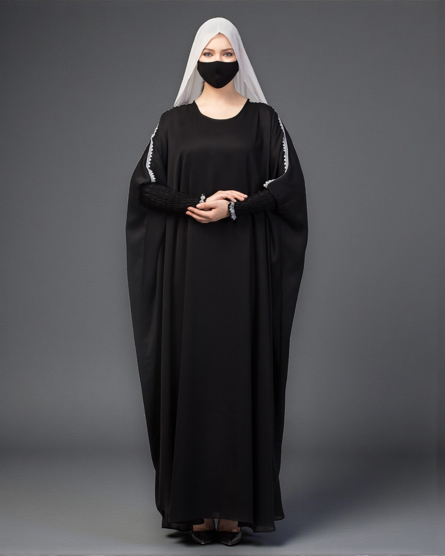 Free Size kaftan with long elasticated sleeves.