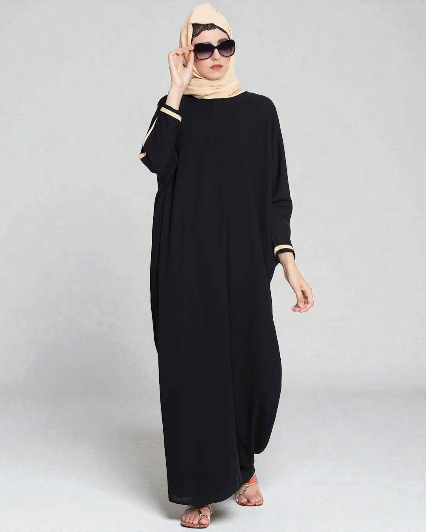 Musheco- Elegant Kaftan With Contrast Detailing On Sleeves