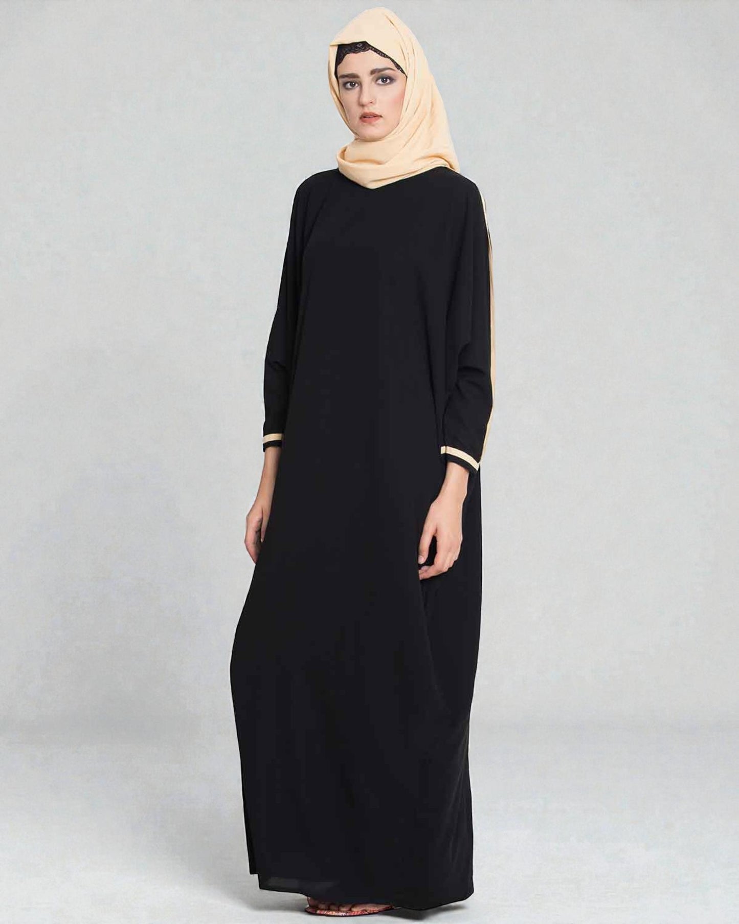 Musheco- Elegant Kaftan With Contrast Detailing On Sleeves