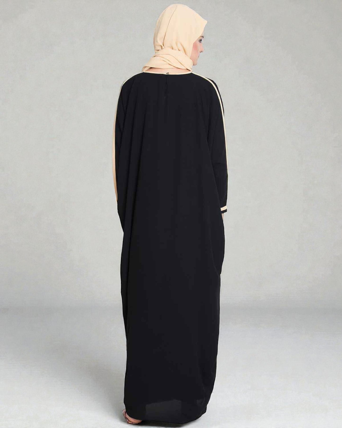 Musheco- Elegant Kaftan With Contrast Detailing On Sleeves
